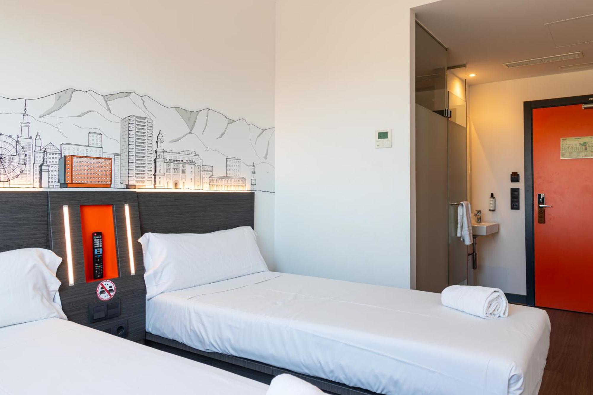 Easyhotel Centre Guest house